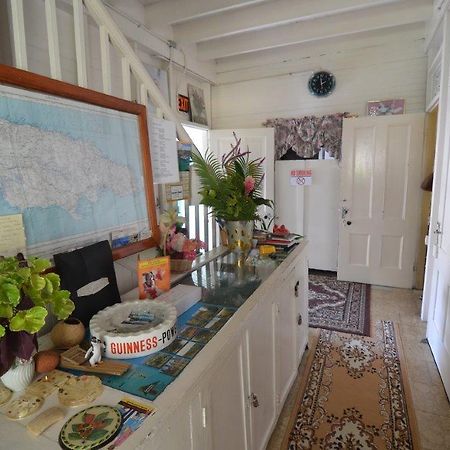 Holiday Home - Guest House Port Antonio Esterno foto