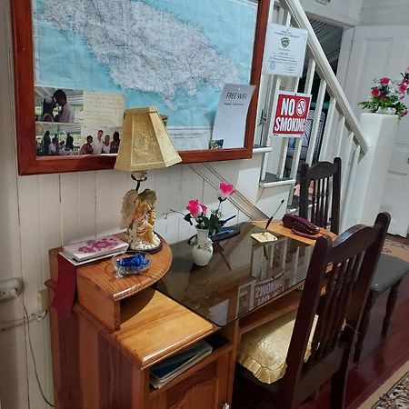 Holiday Home - Guest House Port Antonio Esterno foto