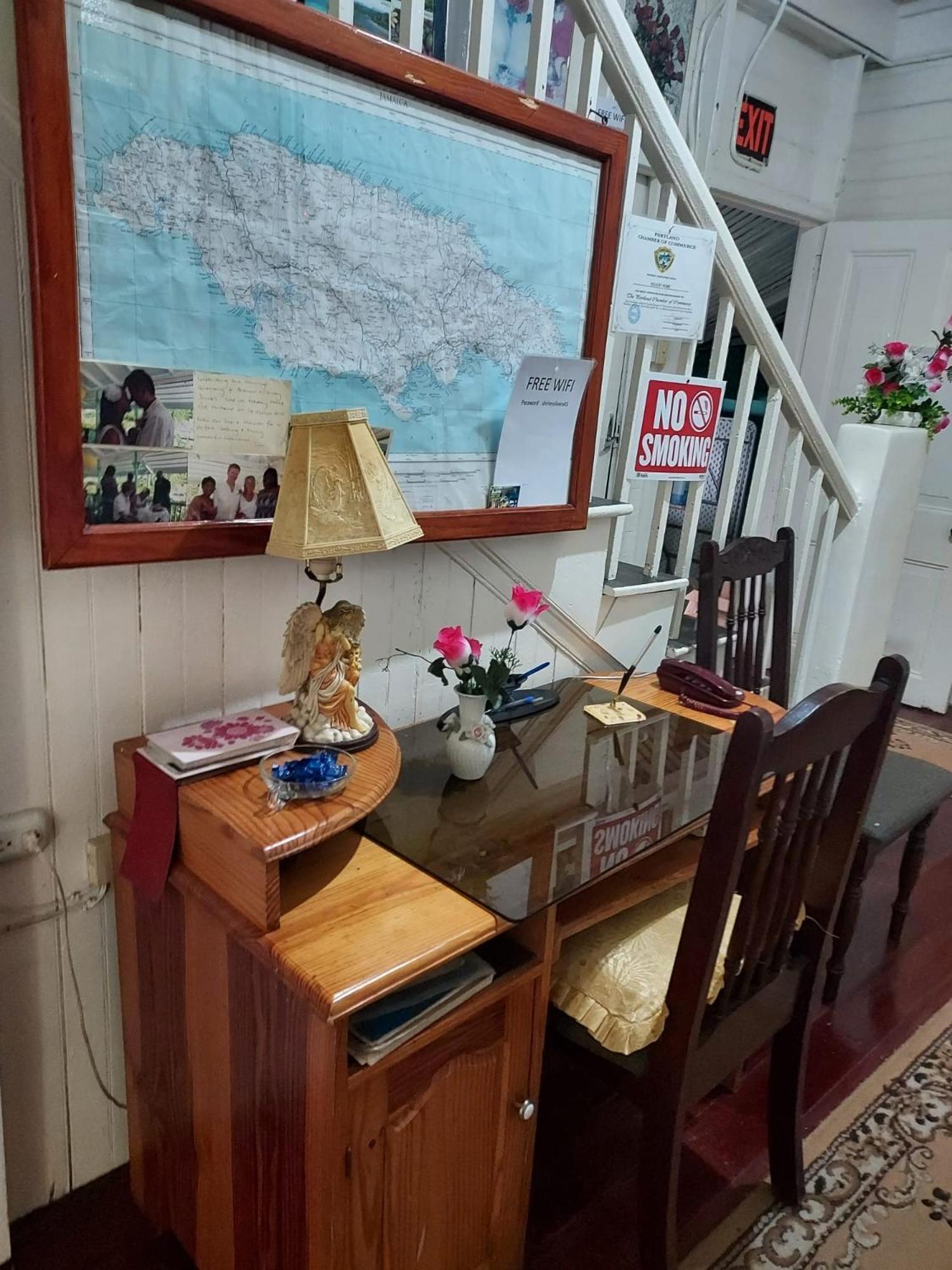 Holiday Home - Guest House Port Antonio Esterno foto